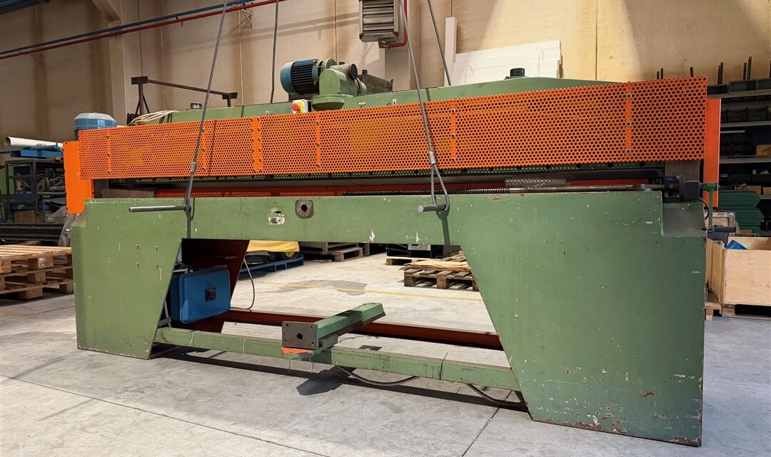 Veneer Guillotine cutting length 3000 mm